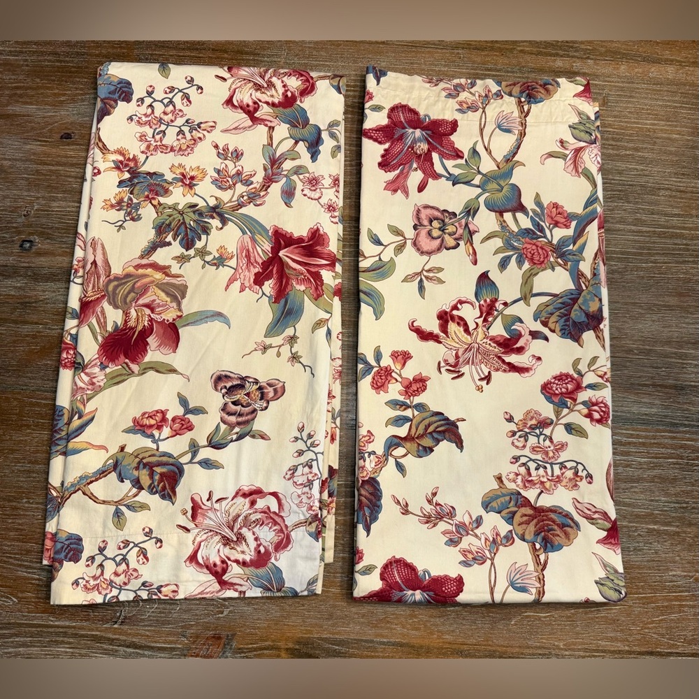 PAIR OF CUSTOM DESIGNER CHINOISERIE INDIENNE/JACOBEAN FLORAL CURTAIN PANELS